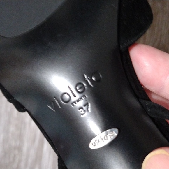 Violeta black suede kitten heels. Size 6.5 NWOT - Picture 6 of 10